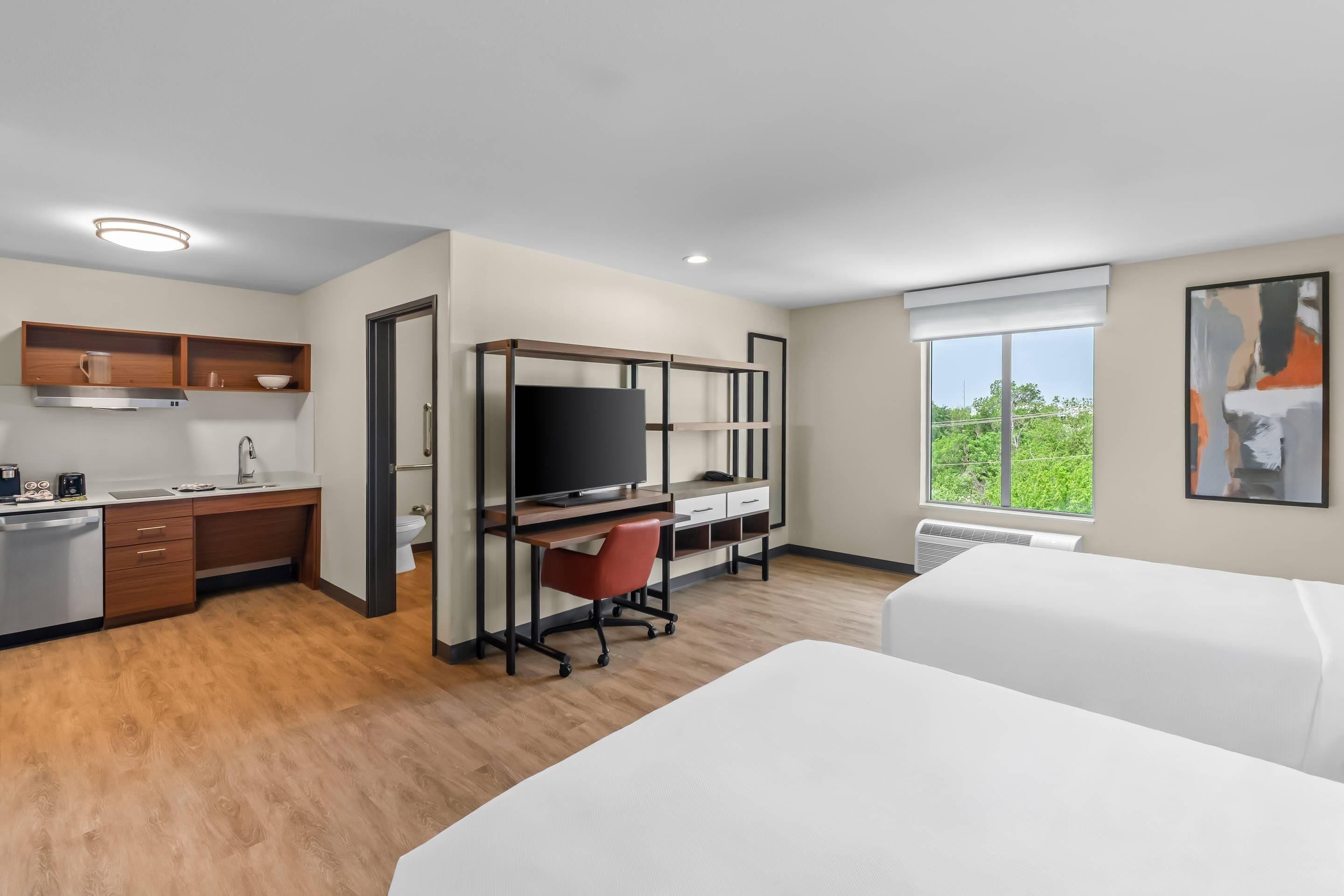 Room, 2 Queen Beds, Mobility Accessible, Non Smoking