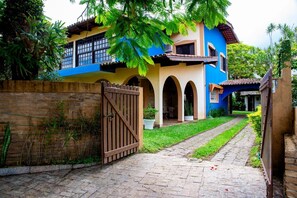 House, Smoking | 4 bedrooms - Casa em Condom nio c Churrasqueira a 200m da Praia (Caraguatatuba)