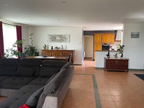 Télévision, cheminée