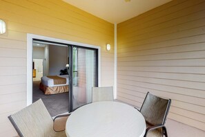 6 bedrooms, iron/ironing board, WiFi