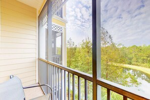 Property grounds - Fourth Floor Condo w/ Shared Pools, Hot Tub, Central AC - Near Theme Parks (Kissimmee)