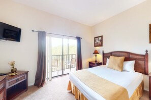 3 bedrooms, iron/ironing board, Internet - Fourth Floor Condo w/ Shared Pools, Hot Tub, Central AC - Near Theme Parks (Kissimmee)