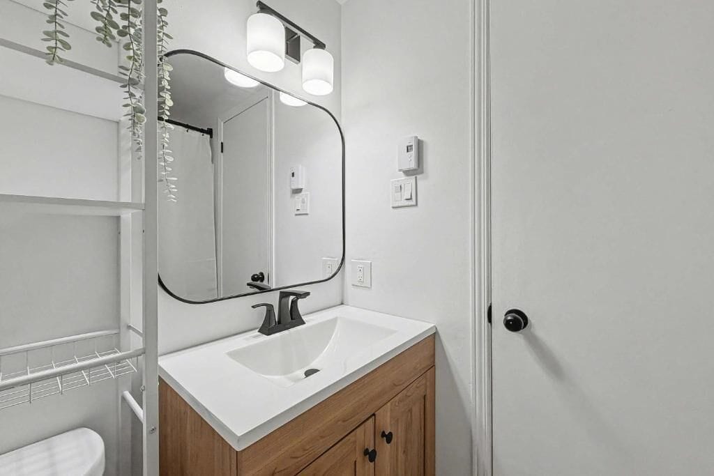 Huoneisto, parveke, näköala pihalle | Kylpyhuone