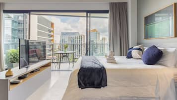 Deluxe Apartment, 1 Queen Bed, City View