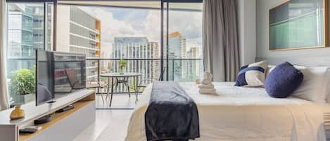 Deluxe Apartment, 1 Queen Bed, City View | Free WiFi