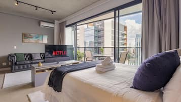 Deluxe Apartment, 1 Queen Bed, City View | Free WiFi