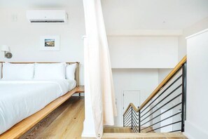 Interior - The Windrose (Savannah)