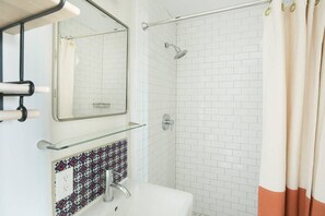 Loft, 2 Bedrooms | Bathroom | Shower, hair dryer, towels, soap - The Windrose (Savannah)