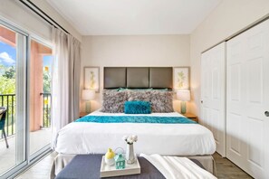 3 bedrooms, desk, iron/ironing board, WiFi - #2725 Stunning Lakefront Private Spa Disney Universal (Kissimmee)