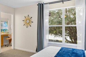 3 bedrooms, desk, iron/ironing board, travel cot - #5736 Lakefront 2 master Pool Spa Disney Universal (Kissimmee)