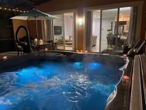 Indoor spa tub - 5743 Resort by Disney/Univ | Spa Villa + Pool. (Kissimmee)