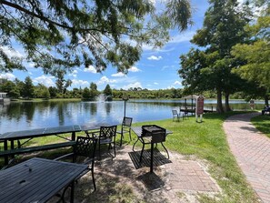 Outdoor dining - #7-107 Seven Dwarfs 4BD/3BA Near Disney/Universal (Kissimmee)