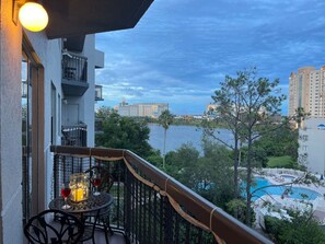 Outdoor dining - #1604 Lakeview 2/2 condo Next to I-Drive/Universal (Orlando)