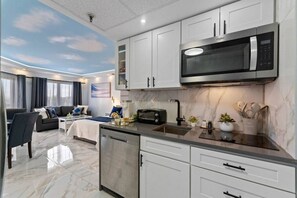 Private kitchen - 2608 Luxury Lakeview • Universal & Epic Universe (Orlando)