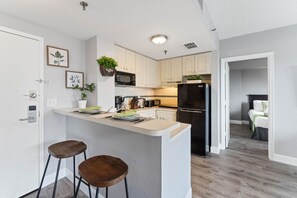 Private kitchen - #1706 Lakeview 2/2 Condo I-Drive Universal/Disney (Orlando)