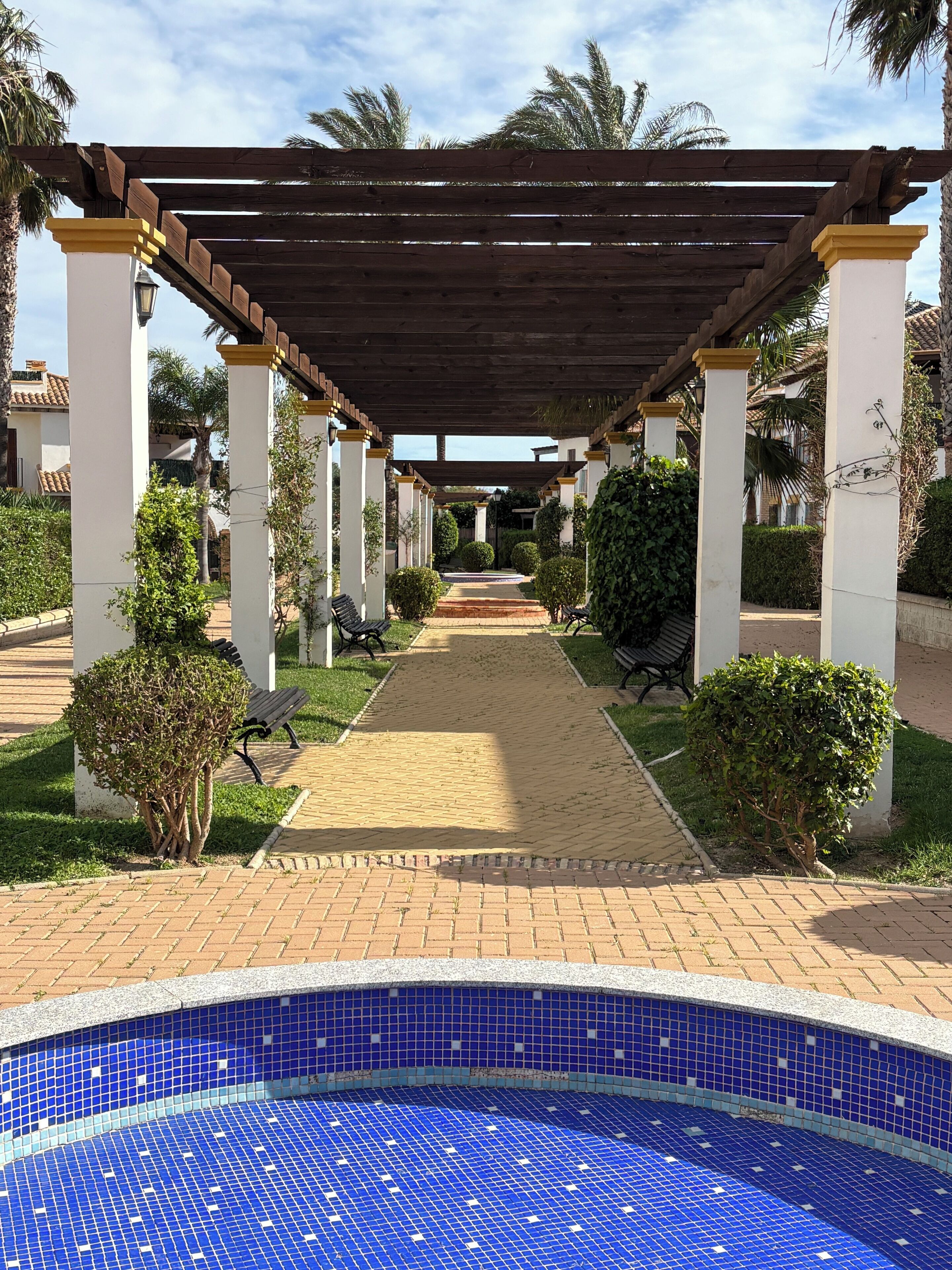 Sisäuima-allas, ulkouima-allas