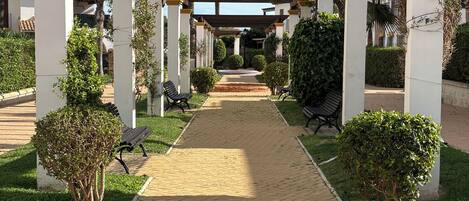 Sisäuima-allas, ulkouima-allas