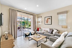 TV - #2718 Stunning LakeFront Priv Spa Pool Disney Epic (Kissimmee)