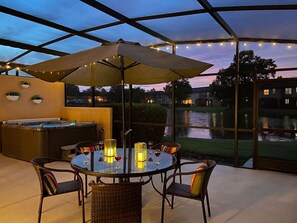 Outdoor dining - #2718 Stunning LakeFront Priv Spa Pool Disney Epic (Kissimmee)