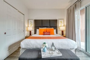 3 habitaciones, escritorio y tabla de planchar con plancha 