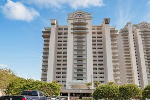 Exterior - 606 Lakefront Condo • Near Disney & Epic Universe (Orlando)