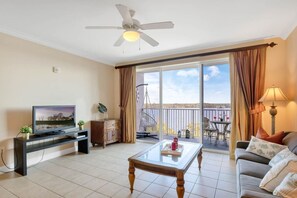 TV - 606 Lakefront Condo • Near Disney & Epic Universe (Orlando)