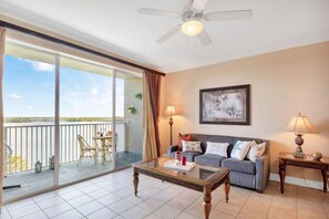 TV - 606 Lakefront Condo • Near Disney & Epic Universe (Orlando)