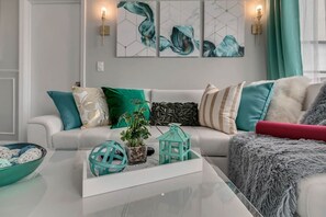 TV - 1902 Luxury 2BD/2BA Lakefront• I-Drive+Universal (Orlando)