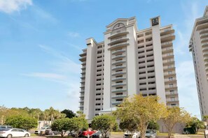 Exterior - 1402 Lakefront Resort Condo • Near Disney & Parks (Orlando)