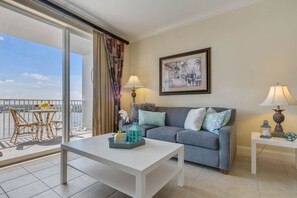 TV - 1402 Lakefront Resort Condo • Near Disney & Parks (Orlando)