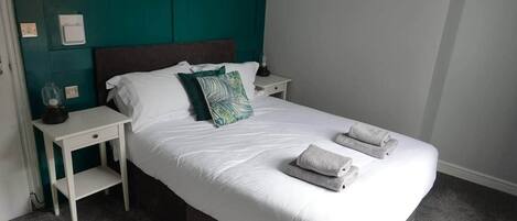 1 室のベッドルーム、WiFi