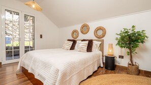 Iron/ironing board, travel cot, free WiFi, bed sheets - Stonewood Valley House by LovelyStay (Curral das Freiras)