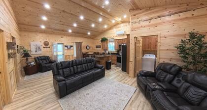 Lovely 2-bedroom pet friendly house in charming Calera--9 min. to Choctaw Casino