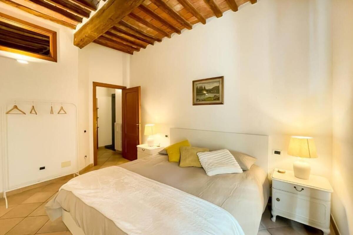 Deluxe-Apartment, 2 Schlafzimmer, Balkon, Stadtblick | Bügeleisen/Bügelbrett, kostenloses WLAN