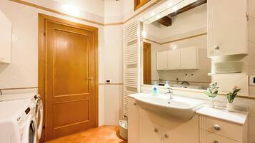 Departamento Deluxe, 2 habitaciones, balcón, vista a la ciudad | Baño