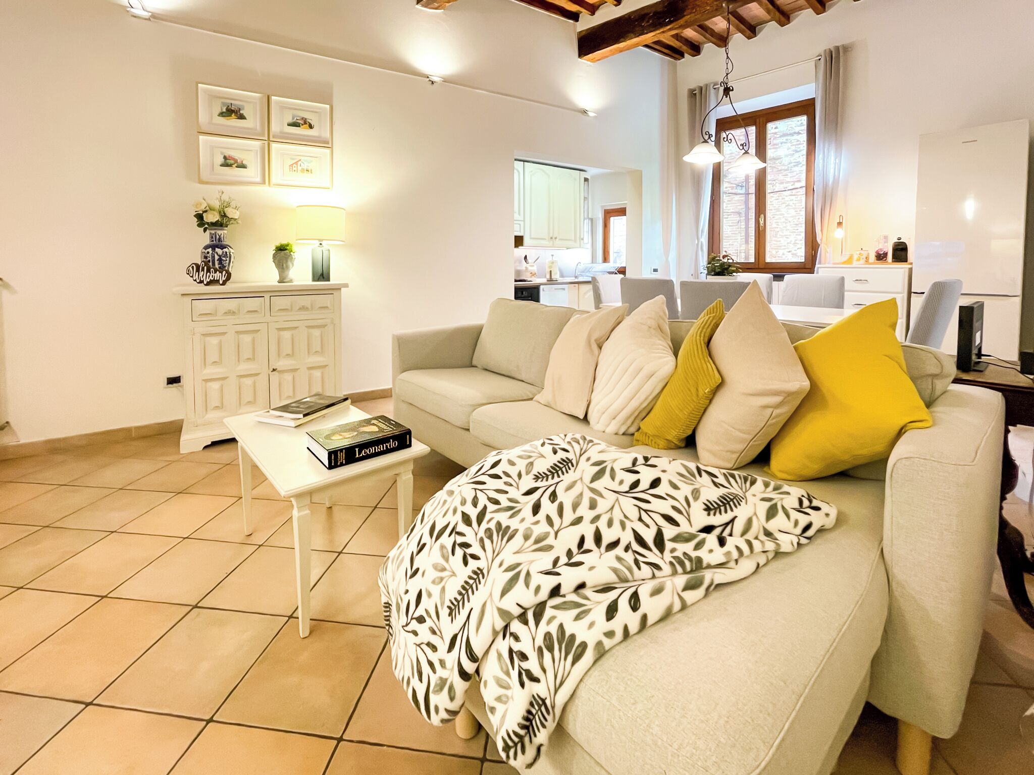 Deluxe-Apartment, 2 Schlafzimmer, Balkon, Stadtblick | Wohnbereich