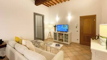 Deluxe Apartment, 2 Bedrooms, Balcony, City View | Living area