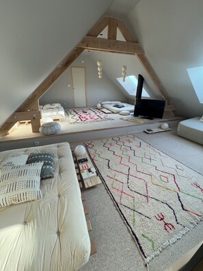 4 bedrooms, iron/ironing board, WiFi, bed sheets - House on the Champagne Route - 1h10 from Paris (Crézancy)