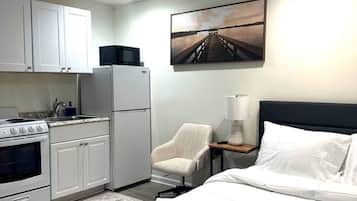 Desk, iron/ironing board, free WiFi, bed sheets