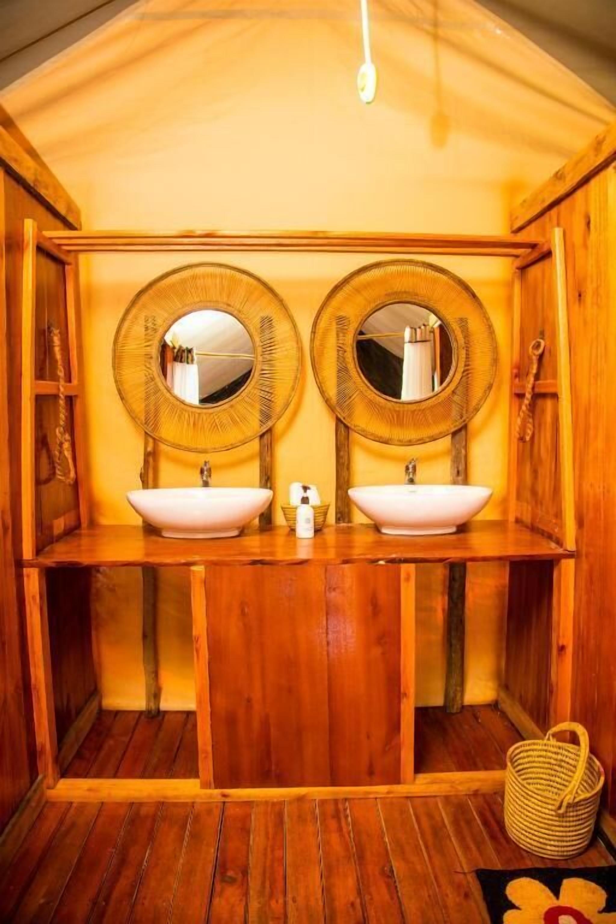 Handtücher, Seife, Shampoo, Toilettenpapier