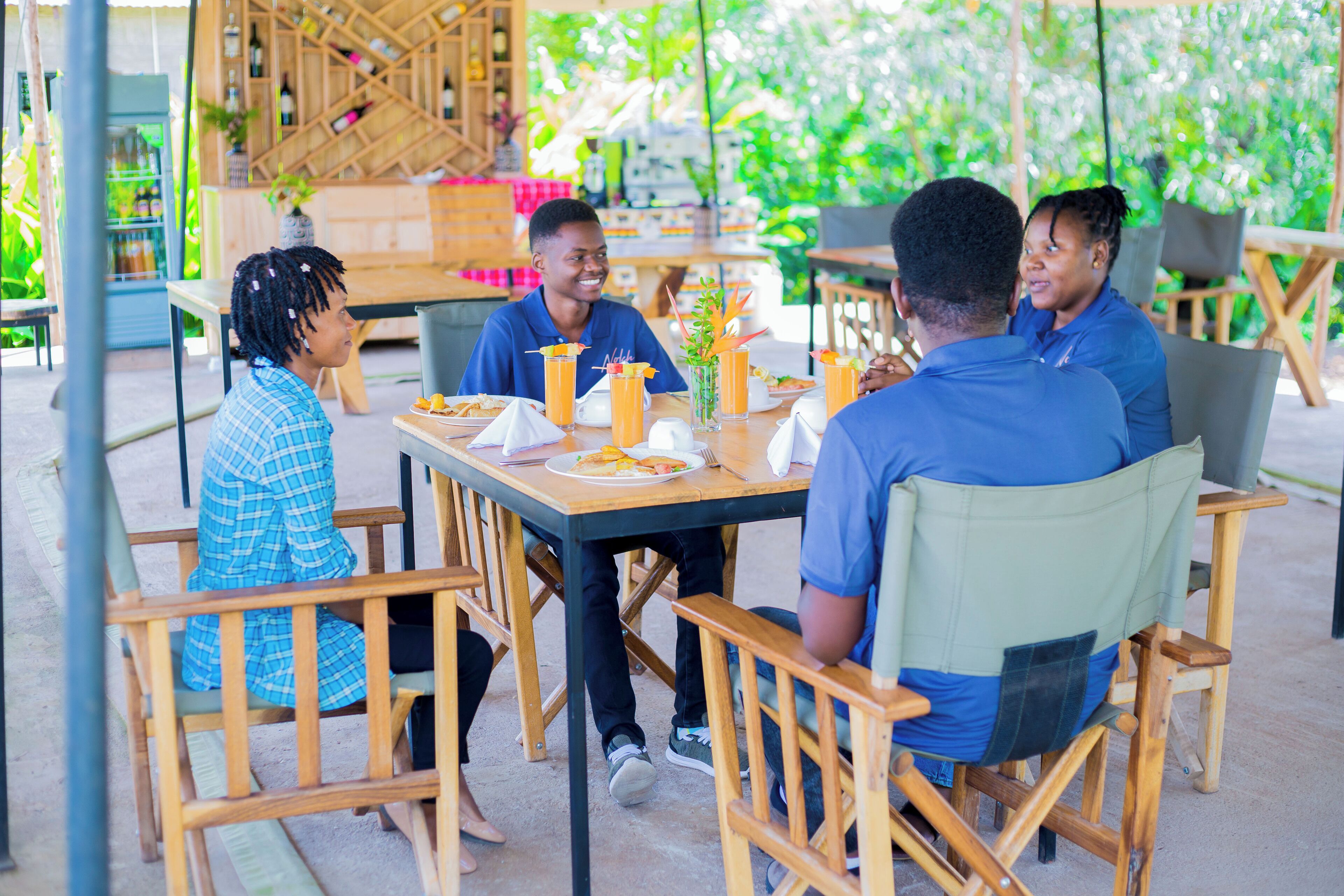 Standard-Zweibettzimmer | Speisen im Freien