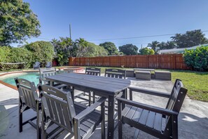 Outdoor dining - Grill & Games! Family Home 3 Mi to Pompano Beach (Pompano Beach)