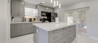 Grill & Games! Family Home 3 Mi to Pompano Beach