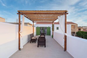 Terrace/patio - Villa with private pool, ideal for families and groups of friends. (Koskinou)