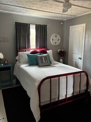 3 chambres, fer et planche à repasser, Wi-Fi, draps fournis