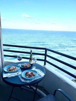 Outdoor dining - Oceanfront Condo | Indoor + Outdoor Pool | Hot Tub (Daytona Beach)