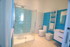 Hair dryer, bidet, towels, soap - Private Villa with Garden and Vesuvius View near Sorrento Coast (Massa Lubrense)