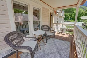 Property grounds - AlpLily Inn ~ Box Canyon Room ~ Private Balcony ~ 5 min walk to Ice Park ~ AC! (Ouray)