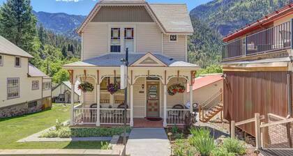 AlpLily Inn ~ Box Canyon Room ~ Private Balcony ~ 5 min walk to Ice Park ~ AC!