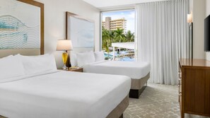 Tabla de planchar con plancha, wifi, ropa de cama